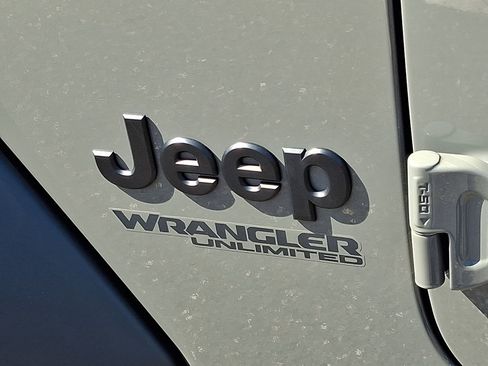 Used 2019 Jeep Wrangler Unlimited Sport AWD/4WD image 17