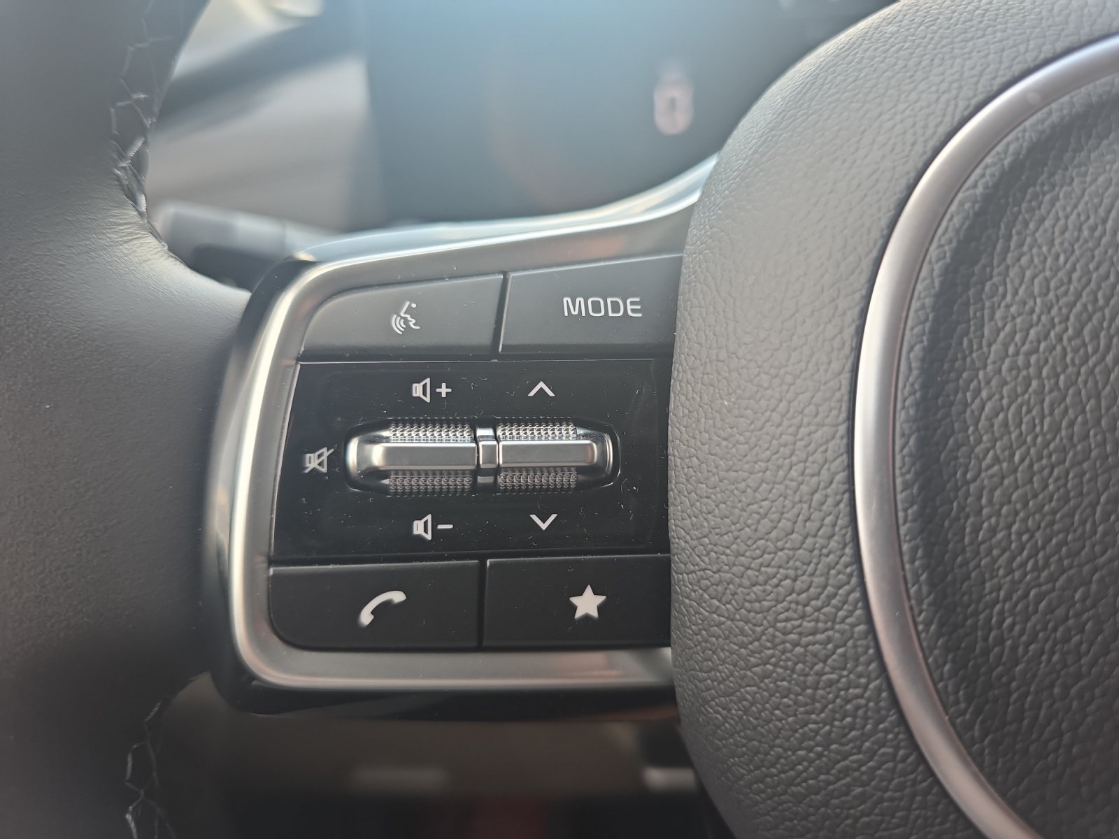 Certified 2026 Kia Carnival FWD image 25