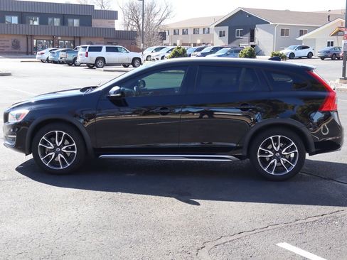 Used 2016 Volvo V60 T5 Cross Country Platinum image 9