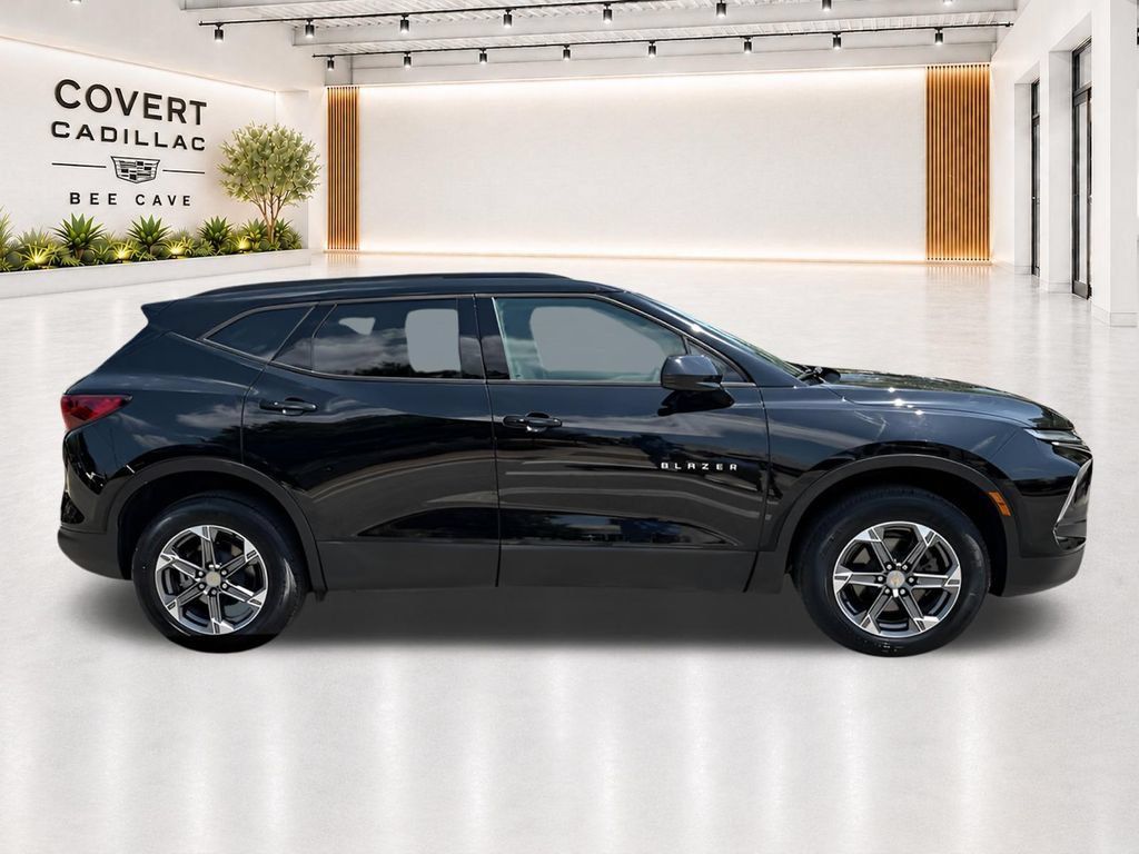 Used 2024 Chevrolet Blazer LT w/ Convenience Package FWD image 10