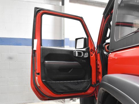 Used 2020 Jeep Wrangler Rubicon w/ LED Lighting Group AWD/4WD image 8