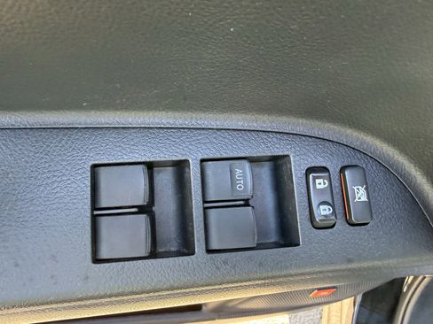 Used 2013 Toyota Highlander Limited image 10