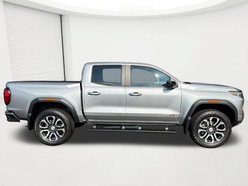 Used 2023 GMC Canyon AT4 w/ AT4 Premium Package AWD/4WD image 4