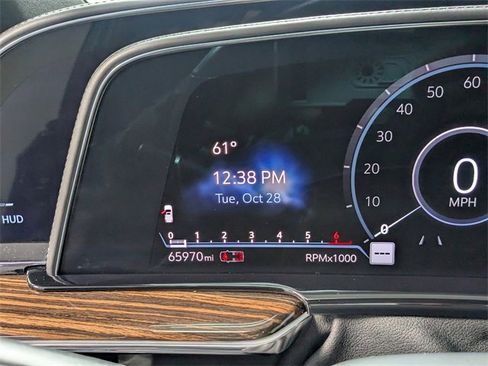 Used 2021 Cadillac Escalade Premium Luxury image 22