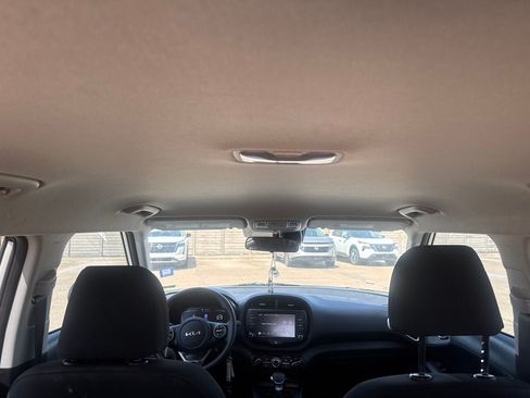 Used 2024 Kia Soul LX FWD image 31
