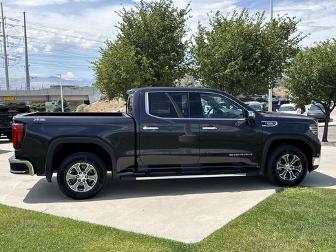 Used 2023 GMC Sierra 1500 SLT w/ SLT Convenience Package AWD/4WD image 12