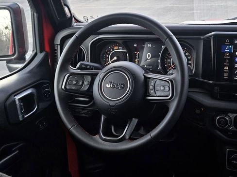 Used 2025 Jeep Wrangler Unlimited Rubicon image 12