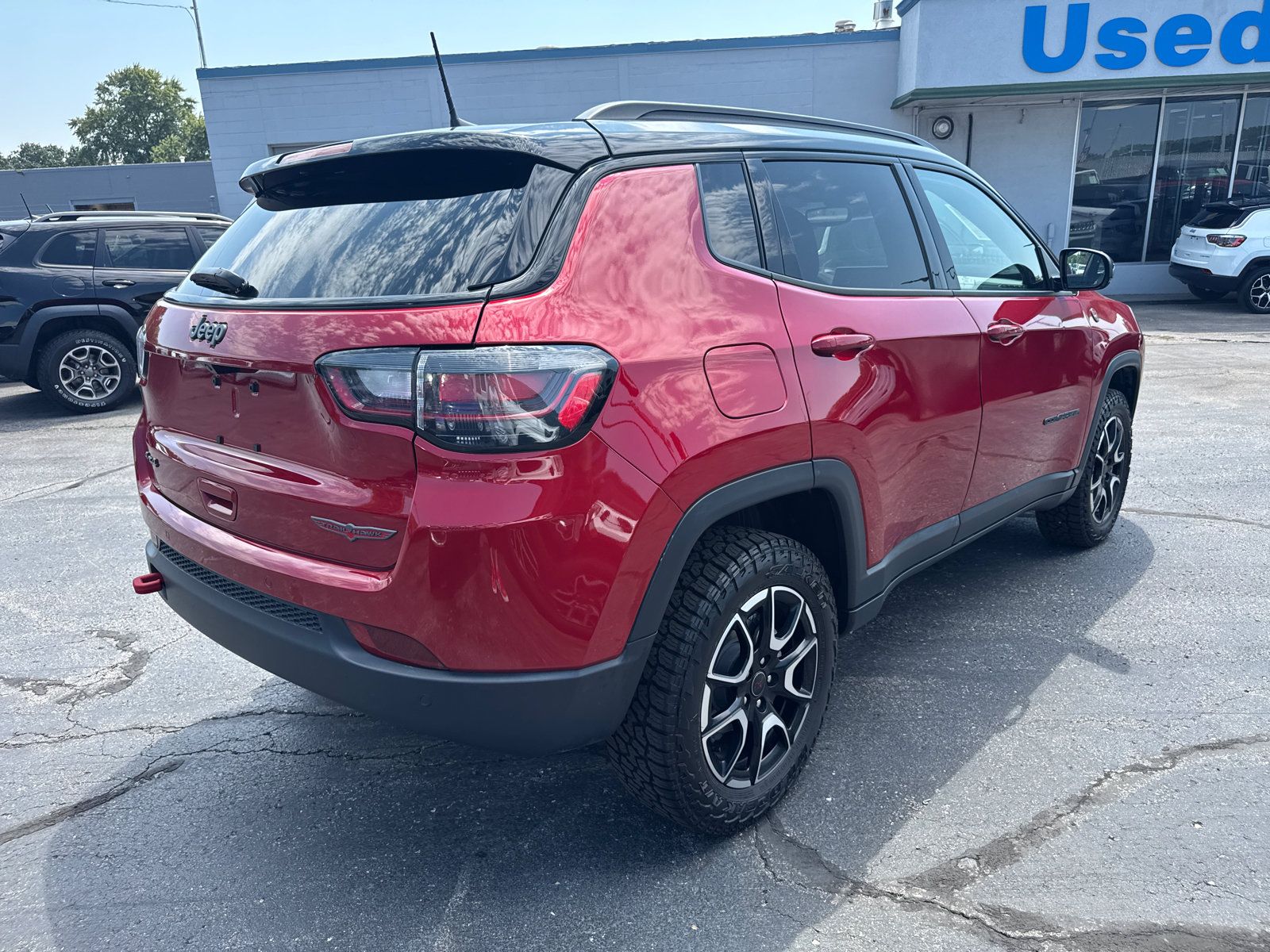 Used 2025 Jeep Compass Trailhawk w/ Trailhawk Elite Group AWD/4WD image 5