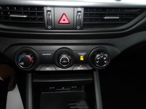 Used 2023 Kia Forte LXS w/ LXS Technology Package image 13