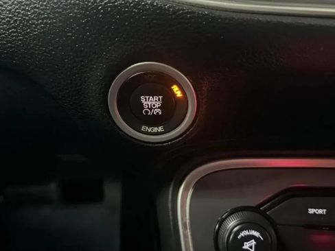 Used 2015 Dodge Challenger SXT RWD image 14