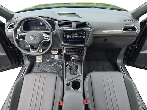 Certified 2023 Volkswagen Tiguan SE R-Line FWD image 9