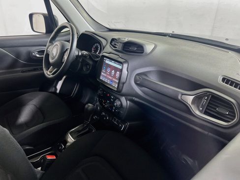 Used 2022 Jeep Renegade Latitude w/ Convenience Group AWD/4WD image 27