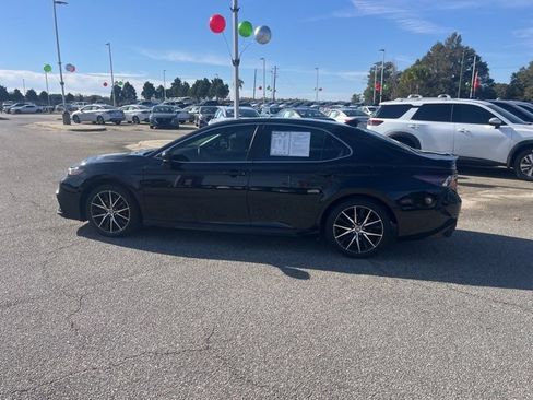 Used 2024 Toyota Camry SE image 4