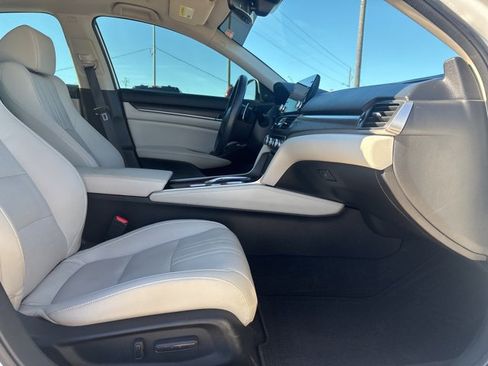 Used 2018 Honda Accord Touring image 8