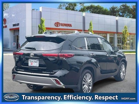 Used 2023 Toyota Highlander Platinum image 6