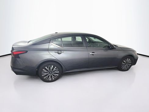Used 2025 Nissan Altima 2.5 SV FWD image 10