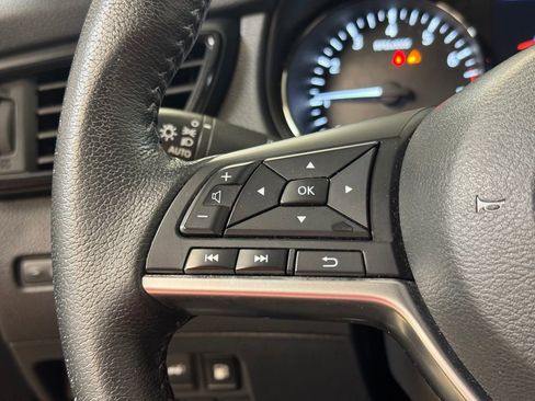 Used 2020 Nissan Rogue SV image 33