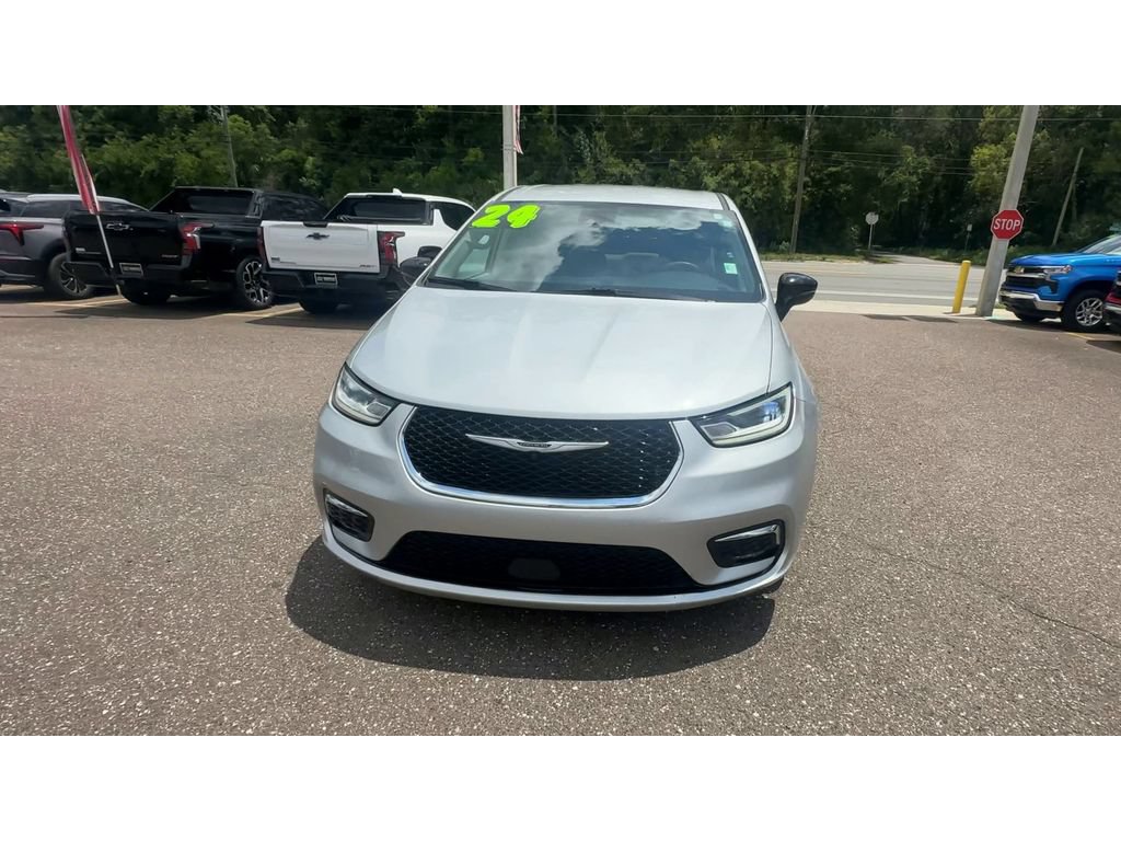 Used 2024 Chrysler Pacifica Touring-L FWD image 7