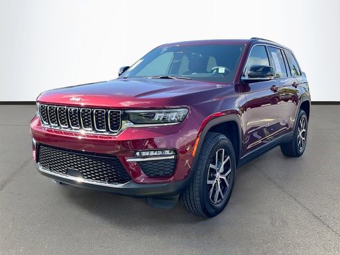 Used 2025 Jeep Grand Cherokee Limited w/ Luxury Tech Group II AWD/4WD image 3