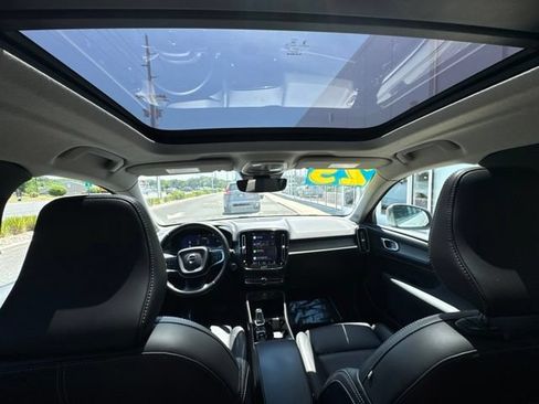 Certified 2025 Volvo XC40 B5 Plus AWD/4WD image 16