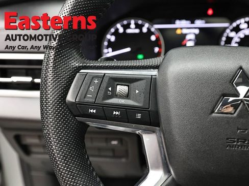 Used 2022 Mitsubishi Outlander SE image 15