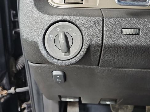 Used 2011 Lincoln Navigator L Base image 33