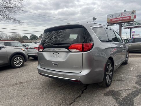 Used 2018 Chrysler Pacifica Limited w/ Advanced Safetytec Group image 3