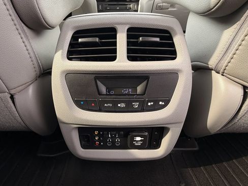 Used 2016 Honda Pilot Touring image 17