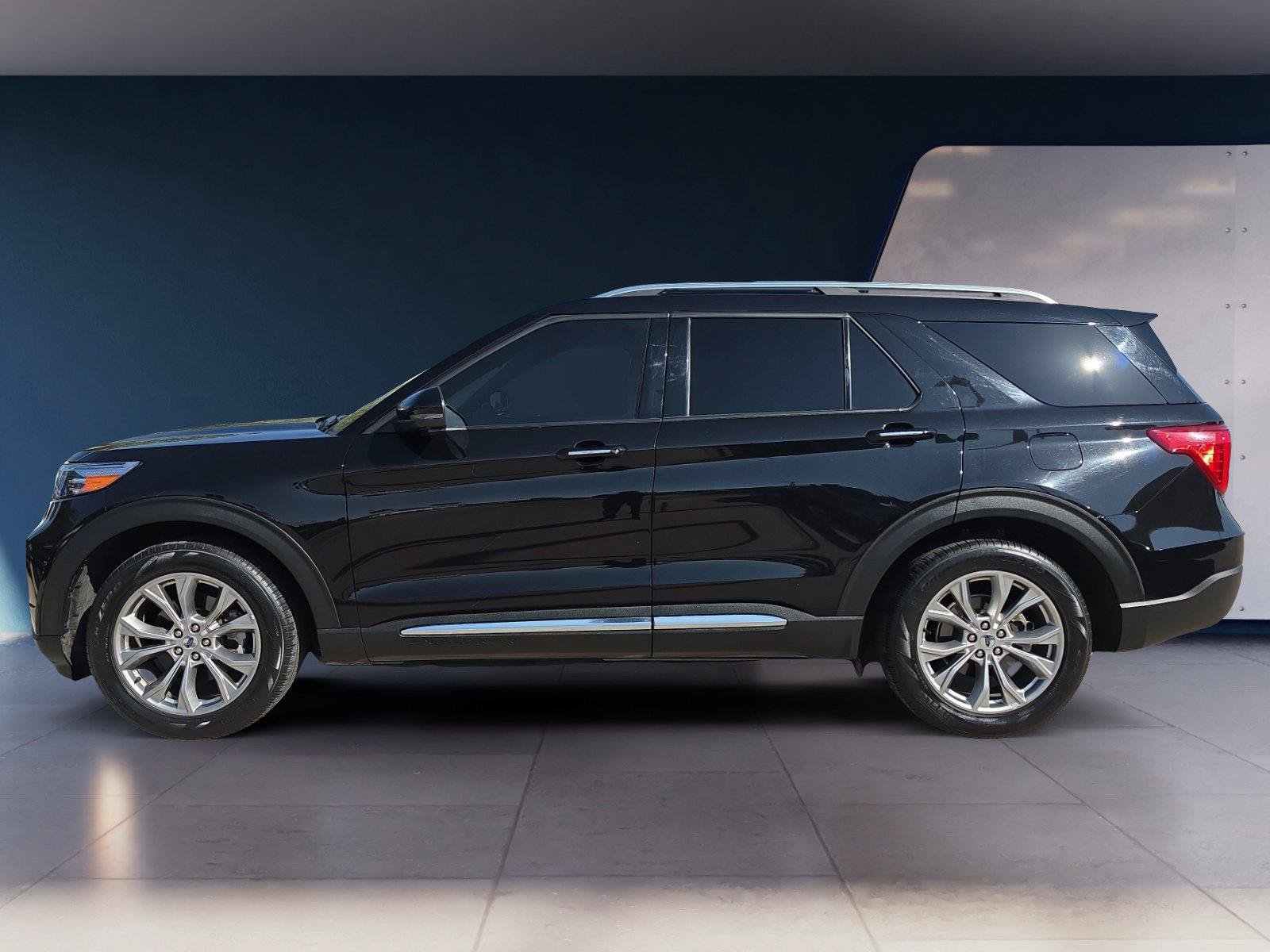 Used 2023 Ford Explorer Limited w/ Equipment Group 301A RWD image 2
