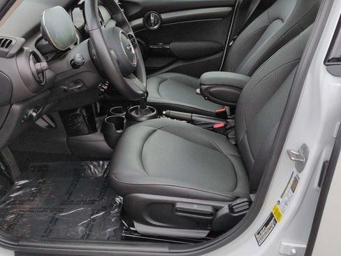 Certified 2024 MINI Cooper 4-Door Hardtop FWD image 17