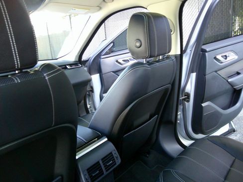 Used 2019 Land Rover Range Rover Velar S AWD/4WD image 46