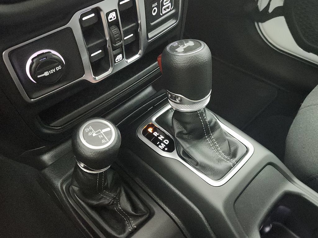 New 2026 Jeep Wrangler Unlimited Sahara AWD/4WD image 28