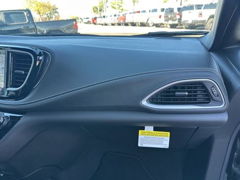 New 2026 Chrysler Pacifica Select image 56