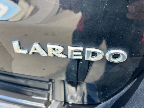 Used 2018 Jeep Grand Cherokee Laredo AWD/4WD image 27