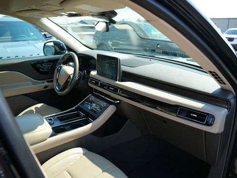 Used 2020 Lincoln Aviator Reserve AWD/4WD image 16