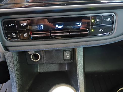 Used 2019 Toyota Corolla SE FWD image 14
