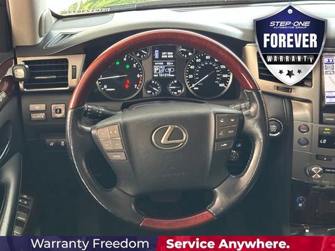 Used 2013 Lexus LX 570 4WD w/ Luxury Pkg w/Pre-crash image 16