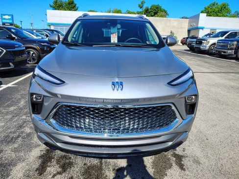 Used 2024 Buick Encore GX Avenir FWD image 2