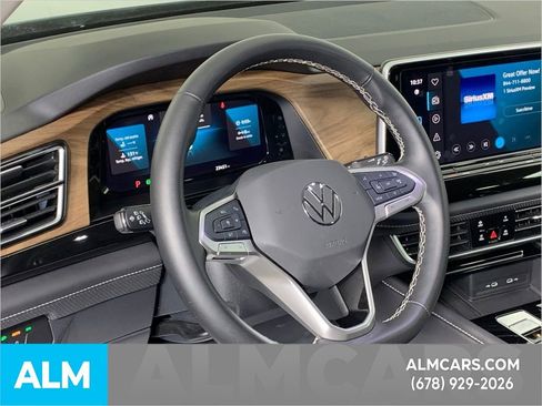 Used 2025 Volkswagen Atlas SE image 8