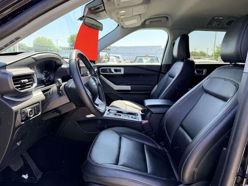 Used 2023 Ford Explorer XLT w/ Equipment Group 202A AWD/4WD image 16