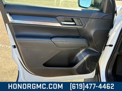 Used 2025 GMC Terrain Elevation image 12