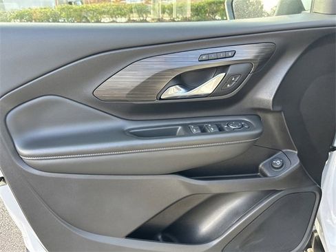 Used 2024 GMC Terrain SLT image 16