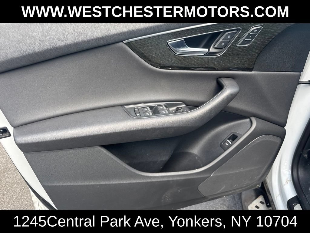 Used 2021 Audi Q8 Premium w/ Black Optic Package AWD/4WD image 28