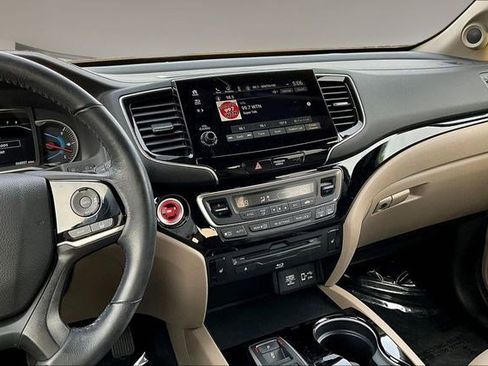 Certified 2020 Honda Pilot Touring image 9
