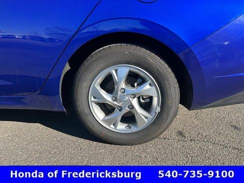 Used 2023 Hyundai Elantra SE w/ Preferred Accessory Package image 12