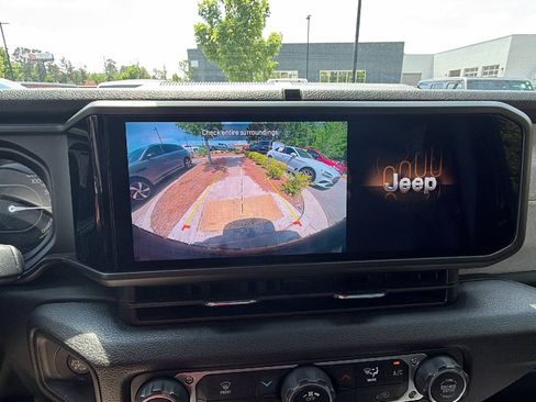 Used 2025 Jeep Wrangler Willys AWD/4WD image 31