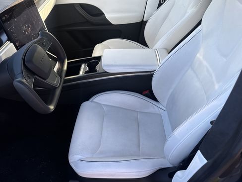 Used 2022 Tesla Model X Plaid image 2