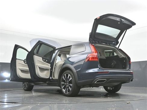 Used 2022 Volvo V60 T5 Cross Country w/ Advanced Package image 53
