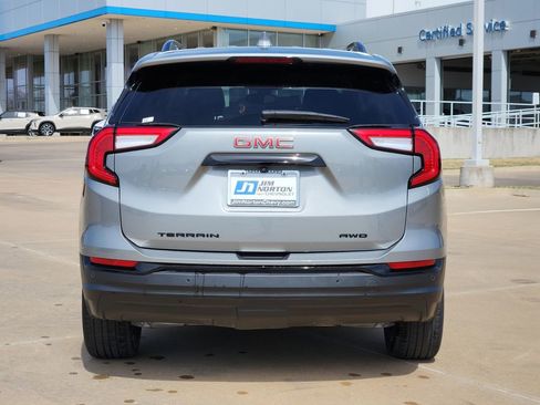 Used 2024 GMC Terrain SLT w/ Tech Package image 8