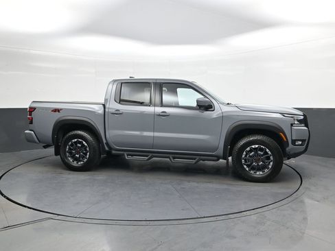 Used 2025 Nissan Frontier PRO-4X w/ Pro Convenience Package image 3